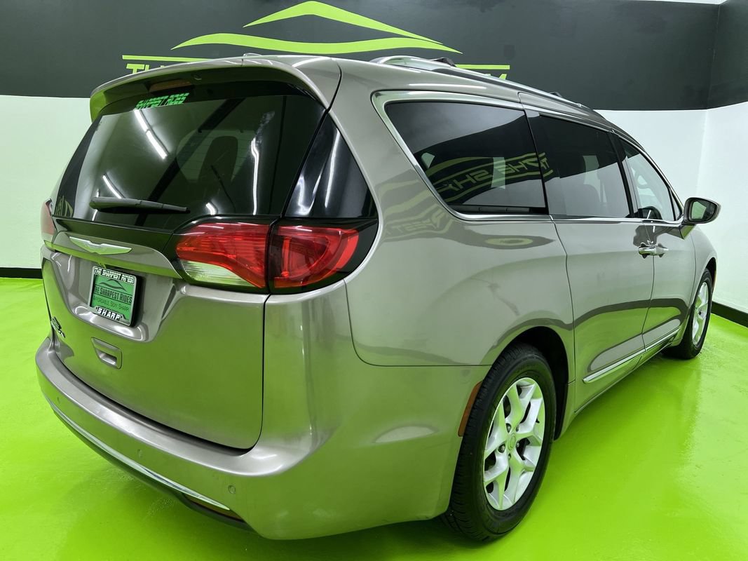 Used 2017 Chrysler Pacifica Touring-L Plus w/ Tire & Wheel Group FWD image 10