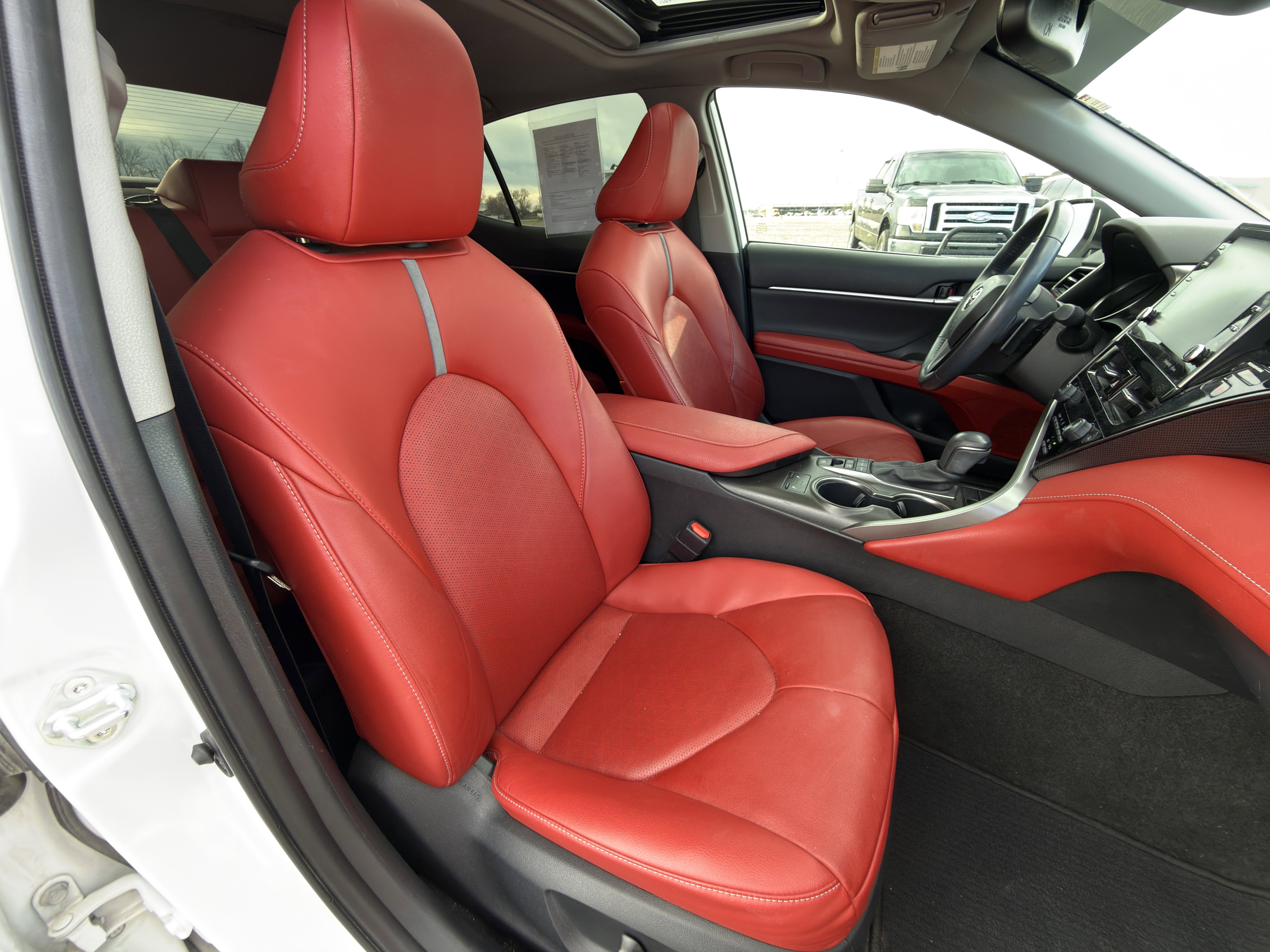 Used 2022 Toyota Camry XSE w/ Cold Weather Package image 11