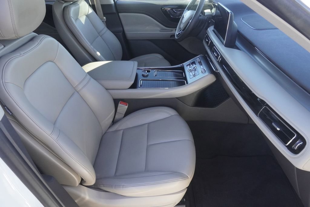 Used 2020 Lincoln Aviator AWD image 23