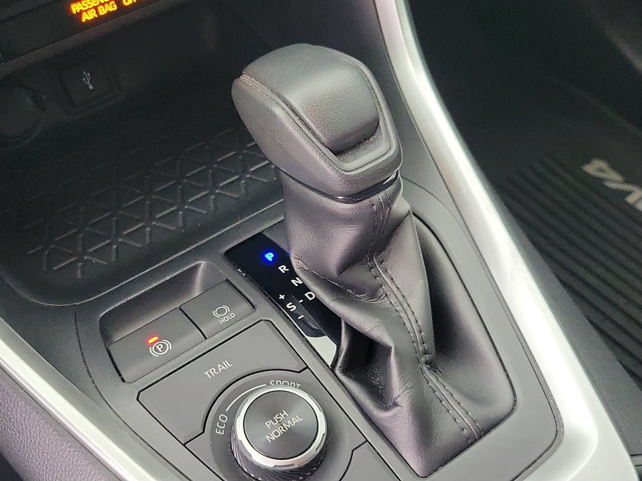 Used 2020 Toyota RAV4 XLE w/ Convenience Package AWD/4WD image 28