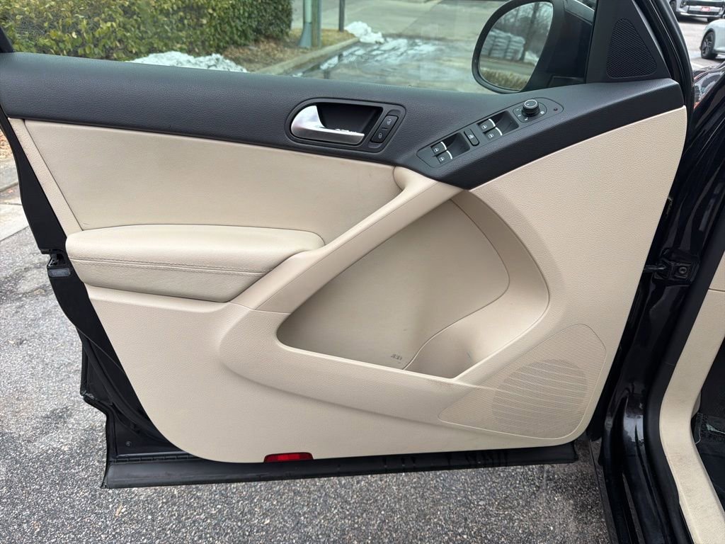 Used 2016 Volkswagen Tiguan SE image 11
