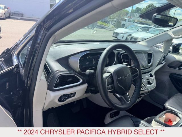 Used 2024 Chrysler Pacifica Limited FWD image 13