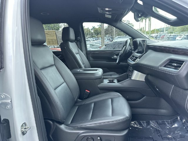 Used 2024 Chevrolet Suburban LT RWD image 29