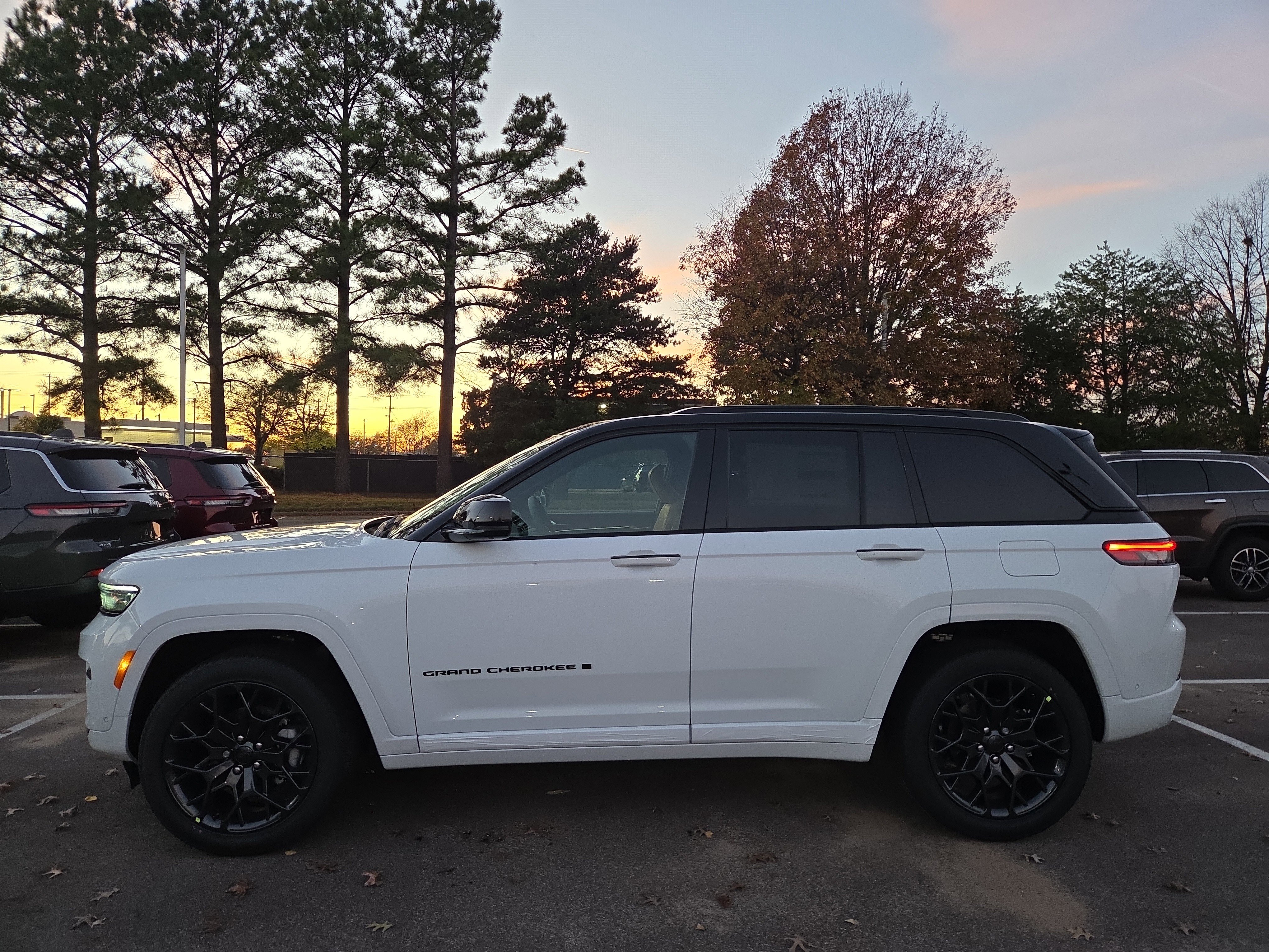 New 2025 Jeep Grand Cherokee Summit w/ Adv Protech Group IV image 2