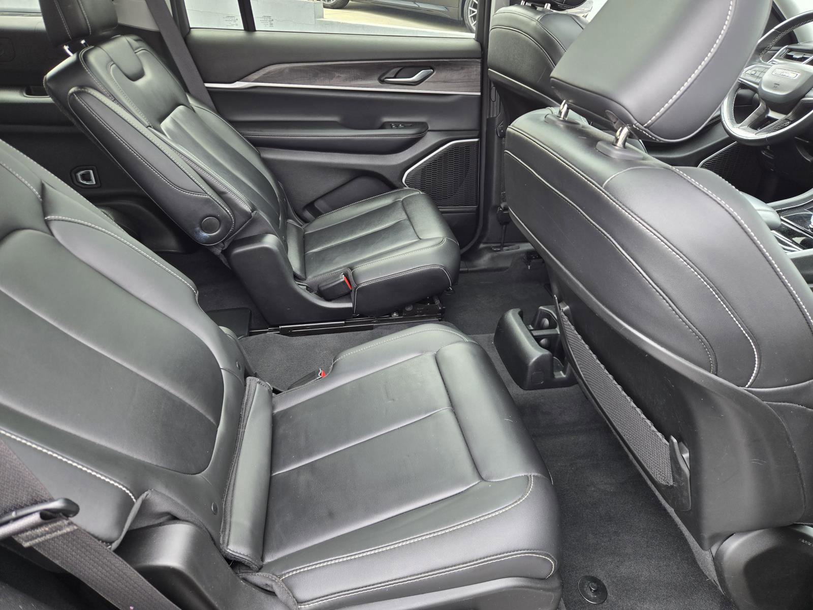 Certified 2022 Jeep Grand Cherokee L Limited RWD image 30