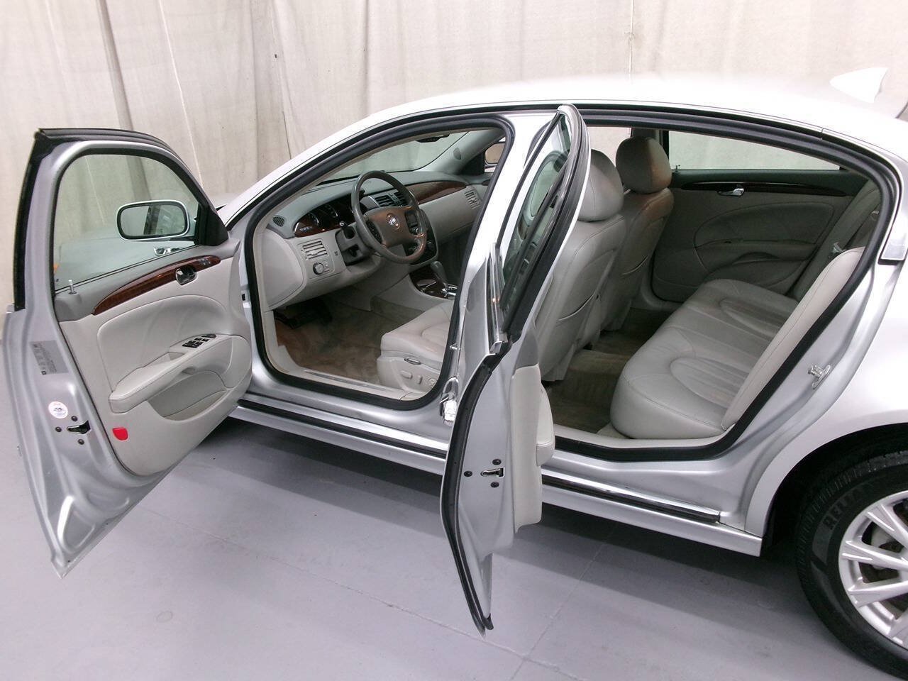 Used 2011 Buick Lucerne CXL FWD image 12