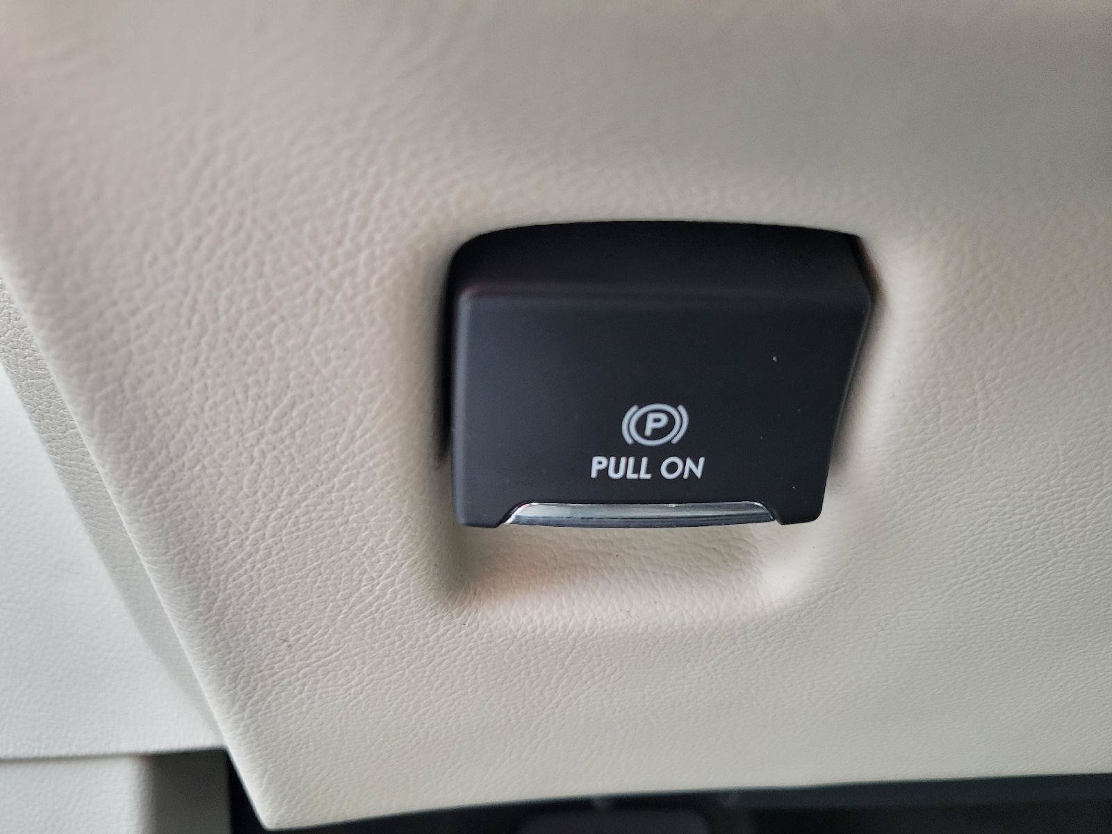 Used 2019 Lincoln MKZ Reserve FWD image 11