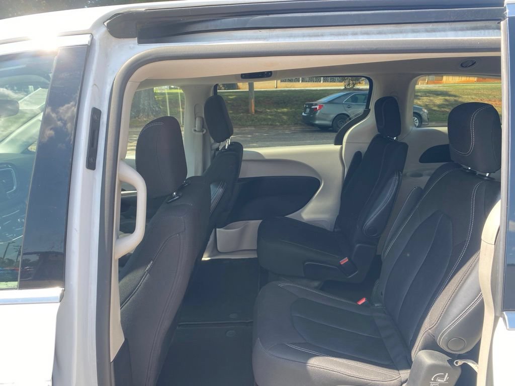 Used 2023 Chrysler Voyager LX FWD image 12