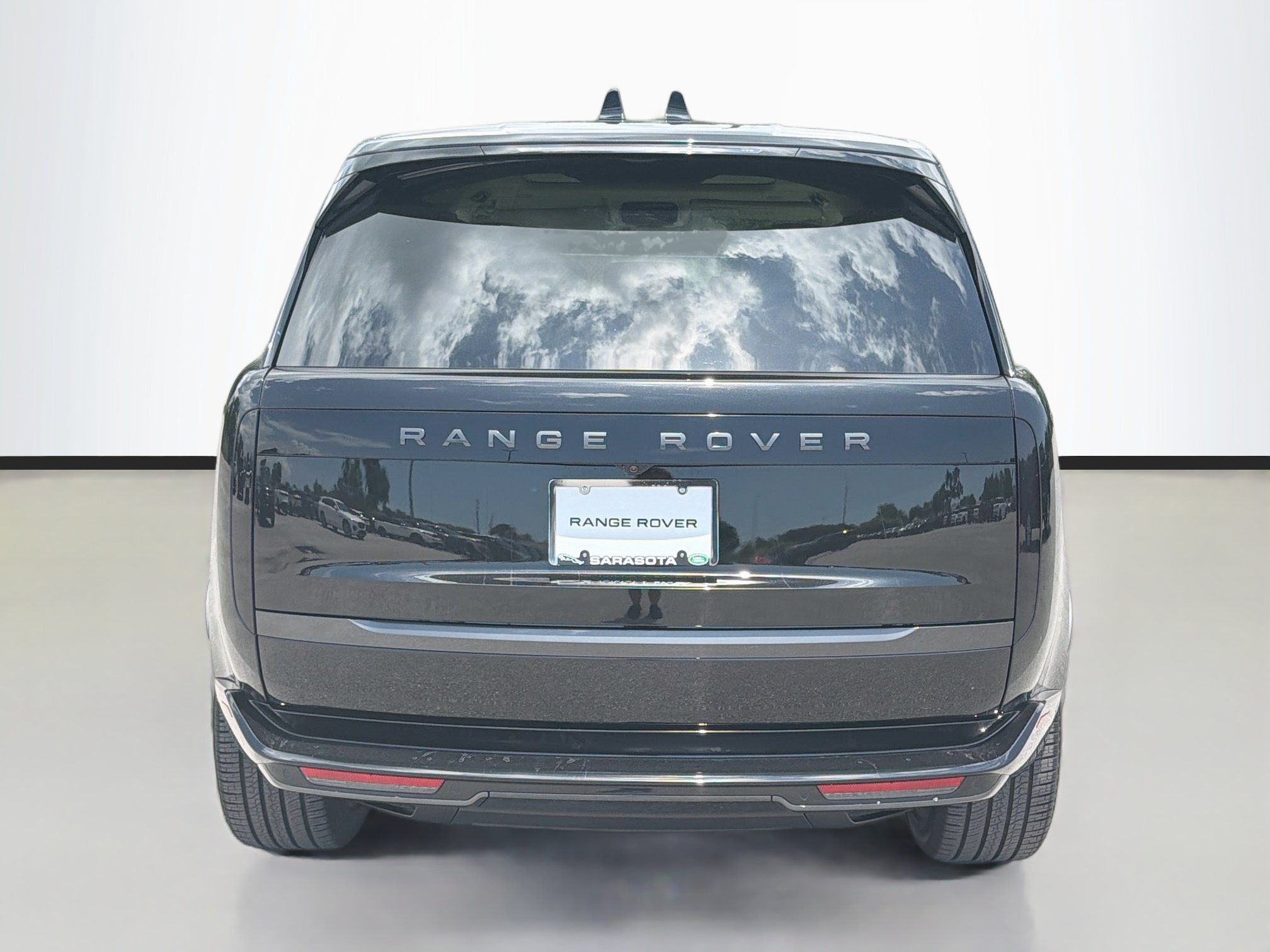 New 2026 Land Rover Range Rover Long Wheelbase SE AWD/4WD image 4