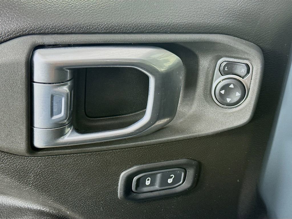 Used 2024 Jeep Gladiator Mojave w/ Technology Group AWD/4WD image 22