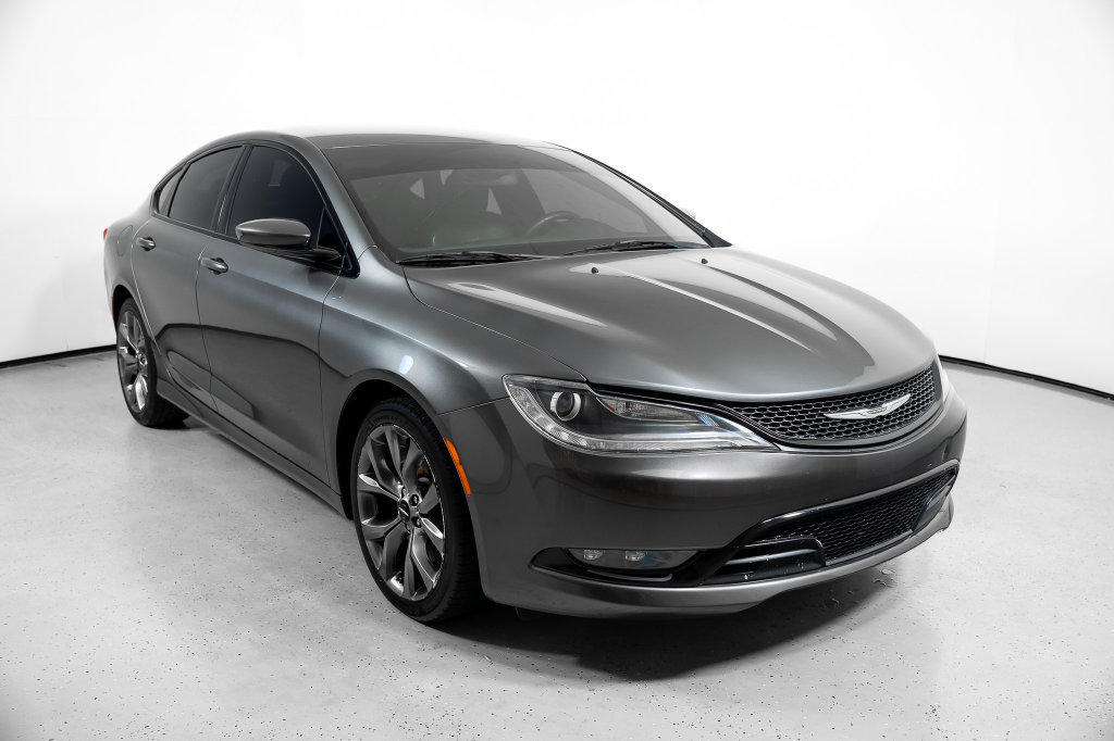 Used 2016 Chrysler 200 S w/ Navigation & Sound Group I FWD image 2
