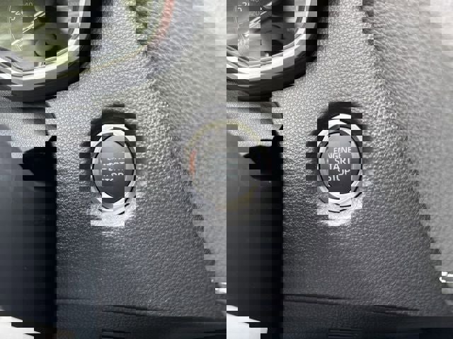 Used 2025 Toyota Corolla SE w/ SE Package image 21