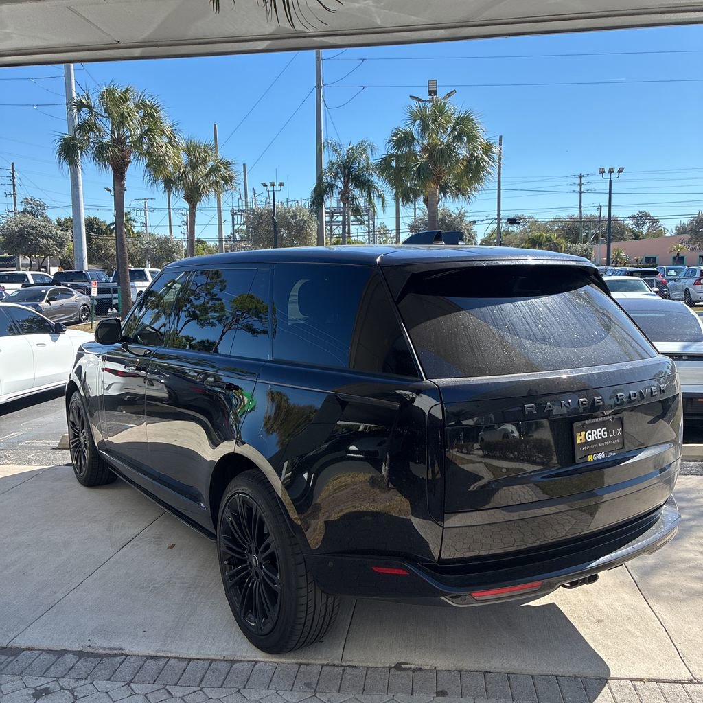 Used 2024 Land Rover Range Rover Long Wheelbase SE image 5