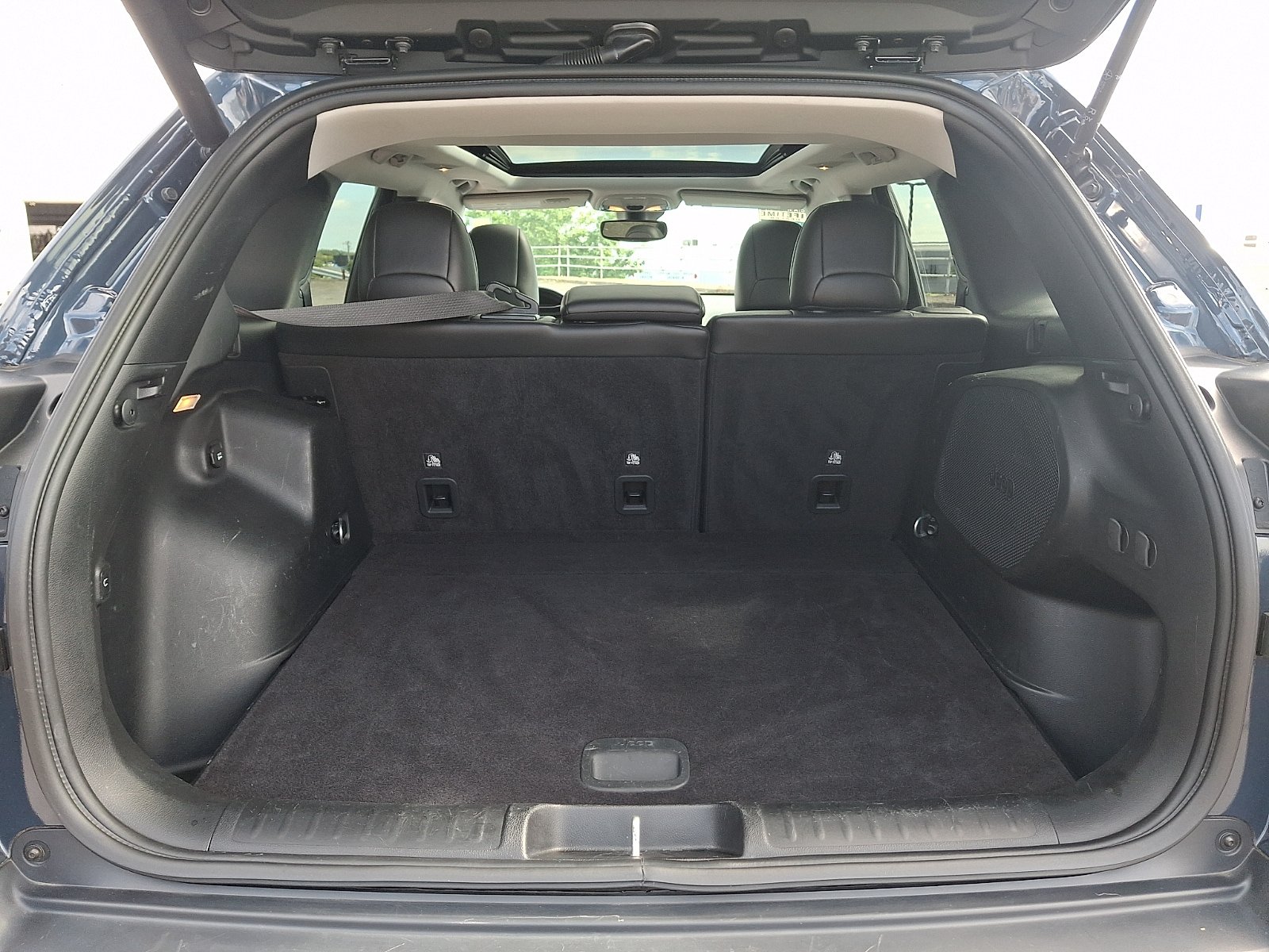 Used 2021 Jeep Cherokee Limited AWD/4WD image 31