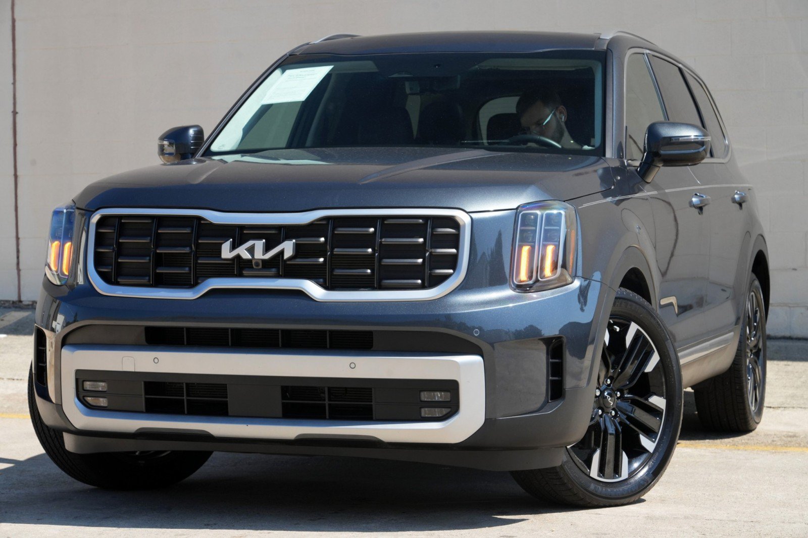 Used 2024 Kia Telluride SX Prestige AWD/4WD image 3