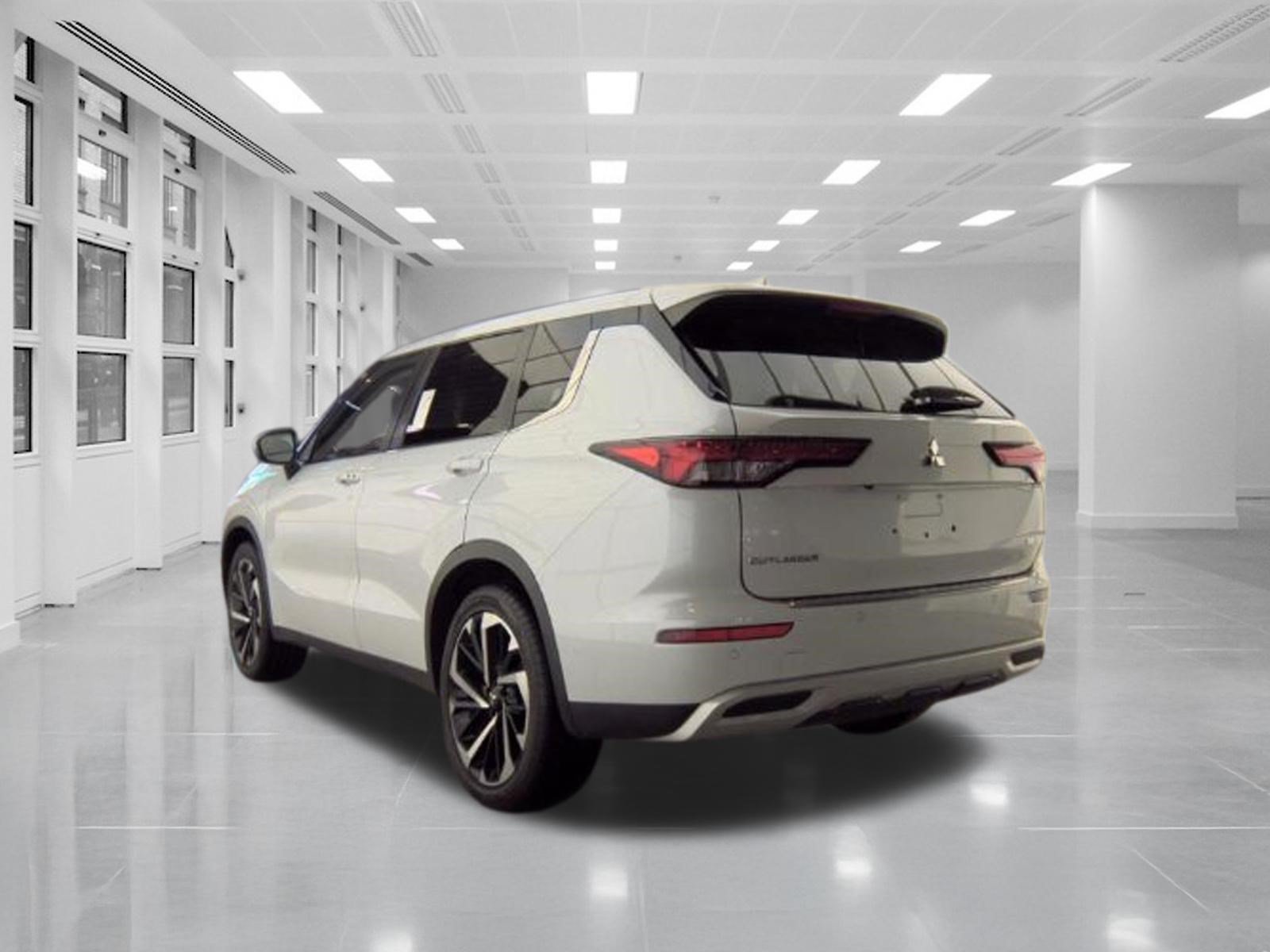 Used 2023 Mitsubishi Outlander SE FWD image 6