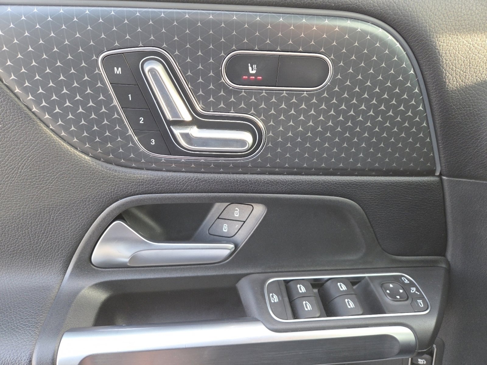 Used 2024 Mercedes-Benz GLB 250 image 25