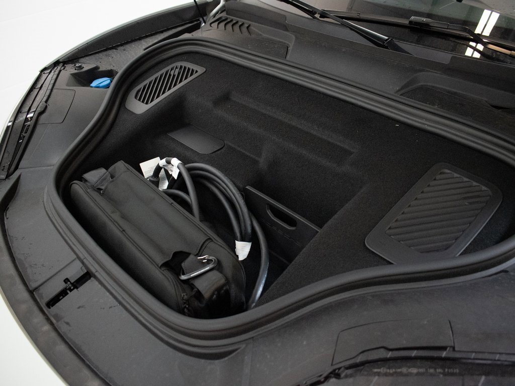 Certified 2025 Porsche Macan 4 Electric image 18