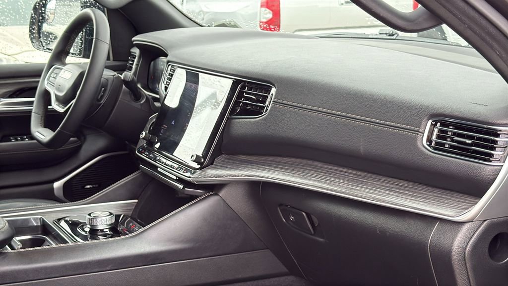 Used 2024 Jeep Wagoneer Series II w/ Flexible Seating Group RWD image 31