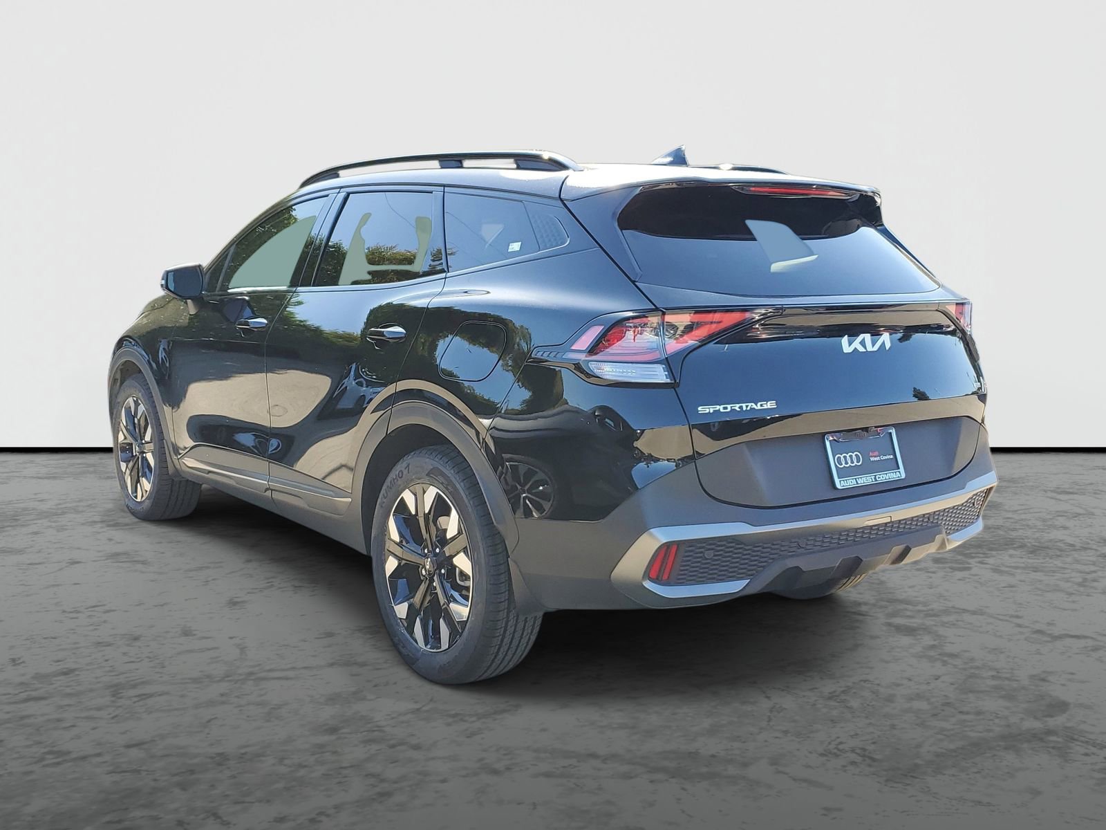 Used 2024 Kia Sportage X-Line w/ X-Line Premium Package image 3