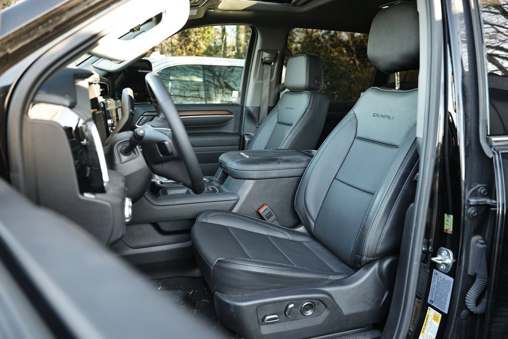 Used 2025 GMC Sierra 3500 Denali w/ Denali Reserve Package AWD/4WD image 8