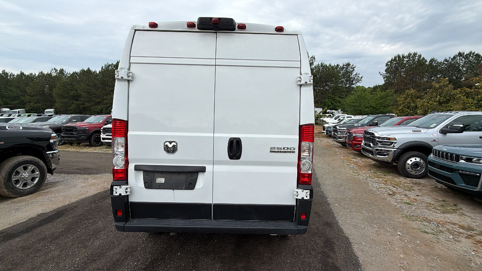 Used 2024 RAM ProMaster 2500 w/ Convenience Group FWD image 9