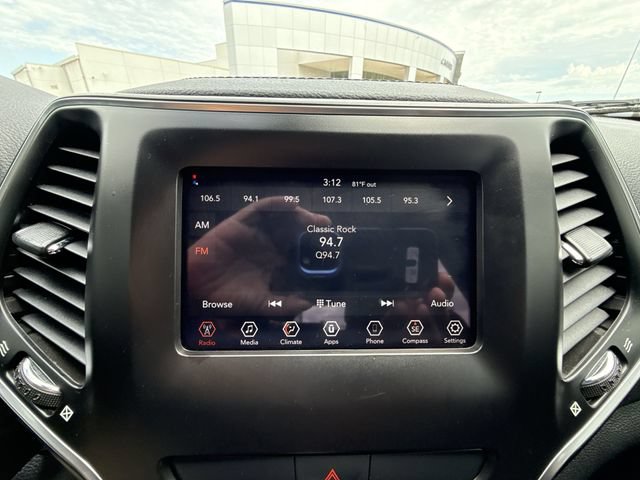 Used 2020 Jeep Cherokee Latitude FWD image 16