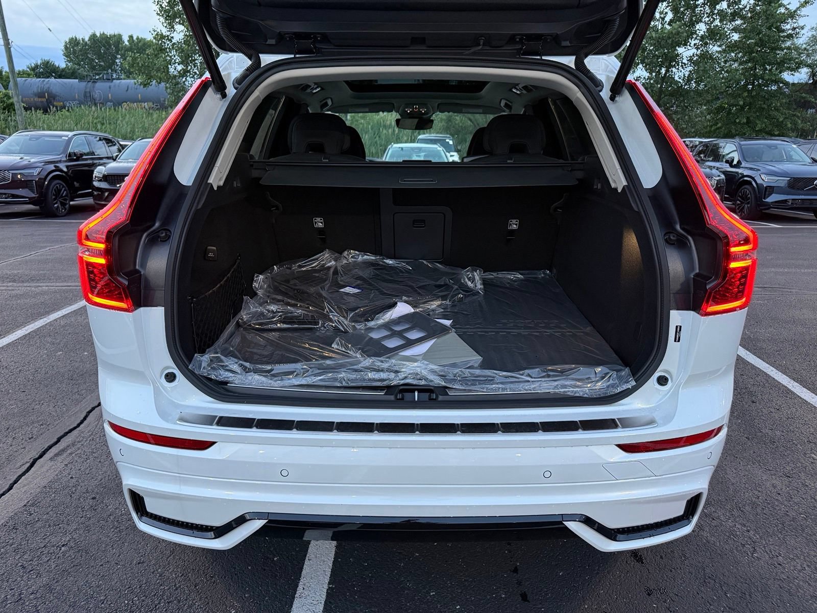New 2026 Volvo XC60 T8 Plus w/ Climate Package PRO AWD/4WD image 44