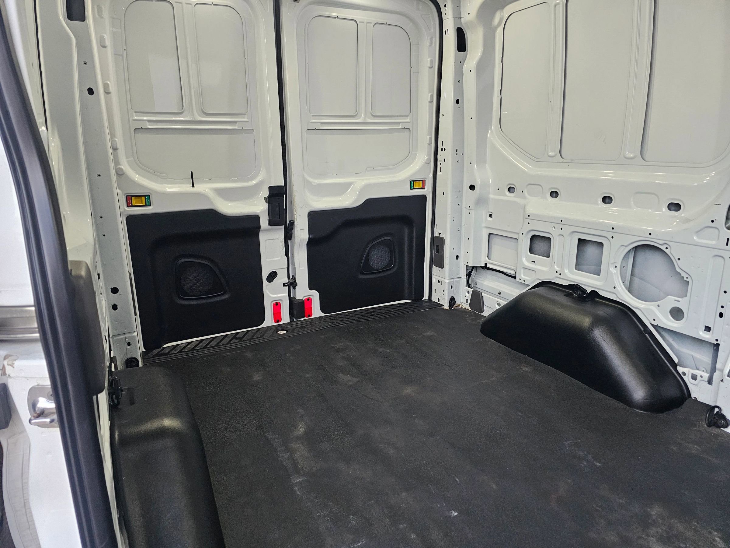 Used 2020 Ford Transit 250 Medium Roof image 16