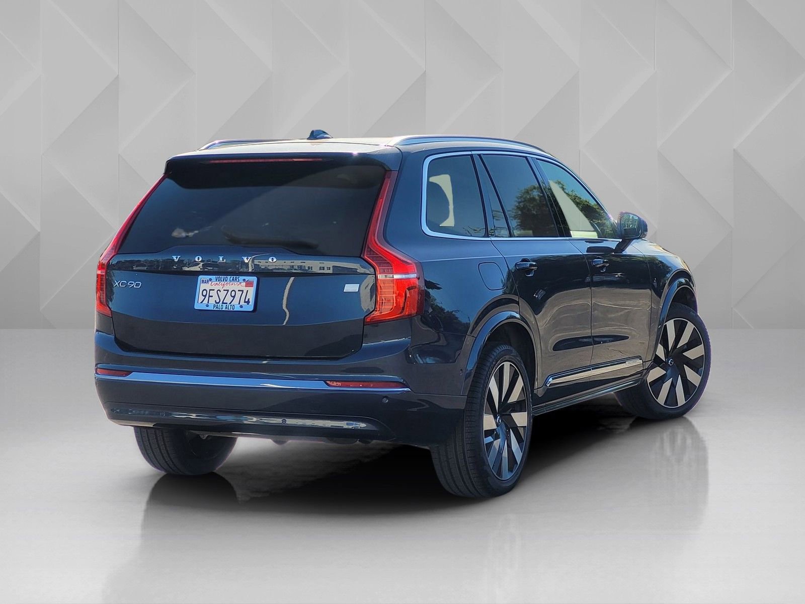 Certified 2023 Volvo XC90 T8 Ultimate AWD/4WD image 6