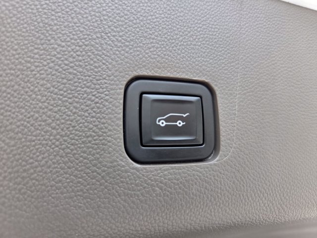 Used 2020 Chevrolet Traverse Premier FWD image 20