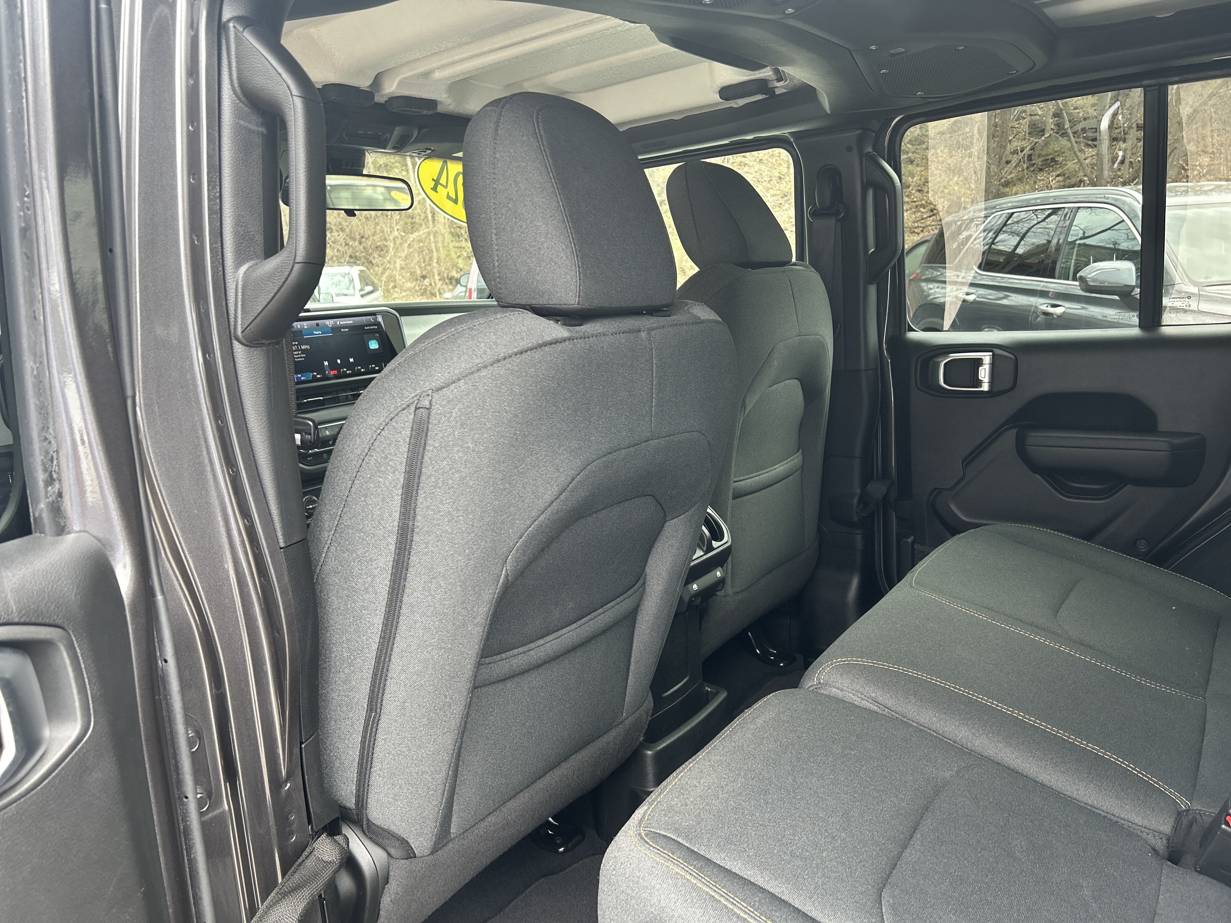 Used 2024 Jeep Wrangler Unlimited w/ Convenience Group AWD/4WD image 12