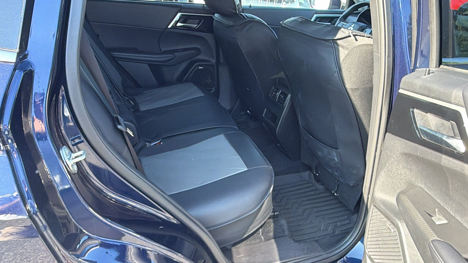 Used 2025 Mitsubishi Outlander SE FWD image 21