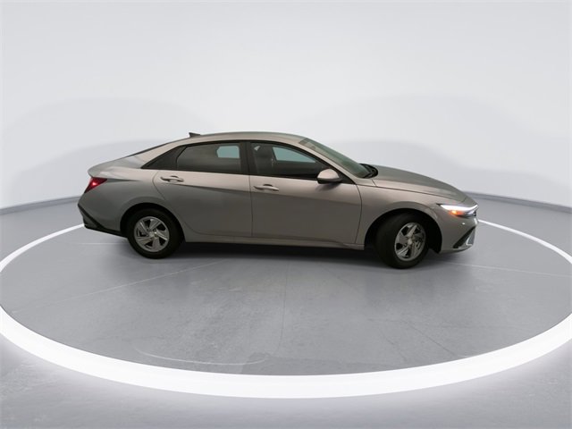 Certified 2025 Hyundai Elantra SE w/ Cargo Package image 5