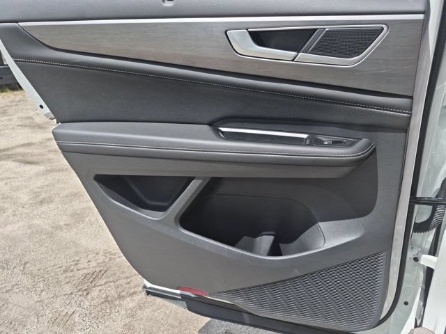 Used 2025 Volkswagen Atlas Cross Sport SE FWD image 26