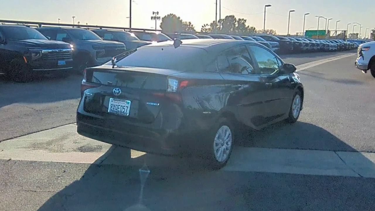 Used 2022 Toyota Prius LE FWD image 7