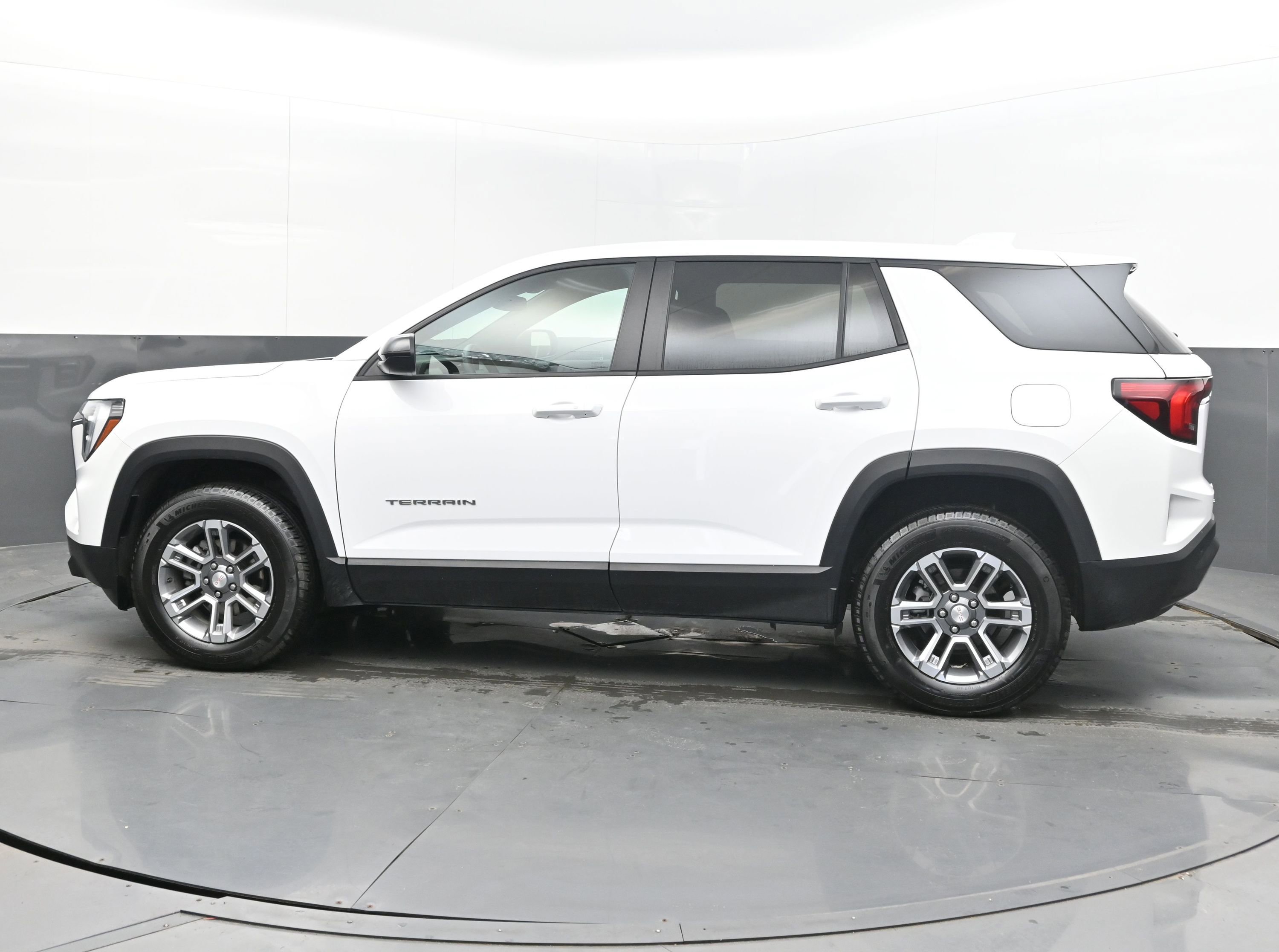 Used 2025 GMC Terrain Elevation image 7