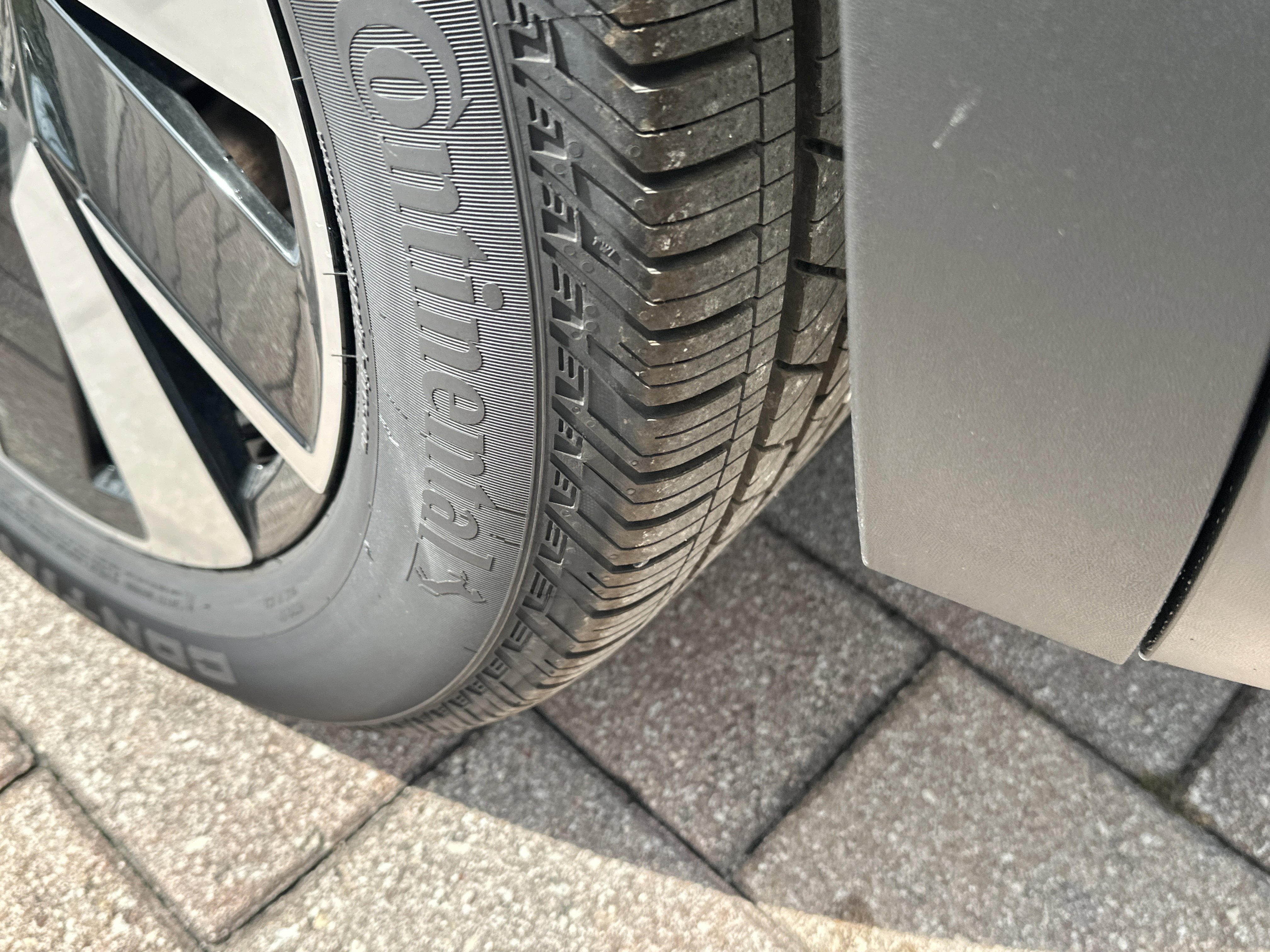 New 2026 Volkswagen Atlas Cross Sport SE image 11