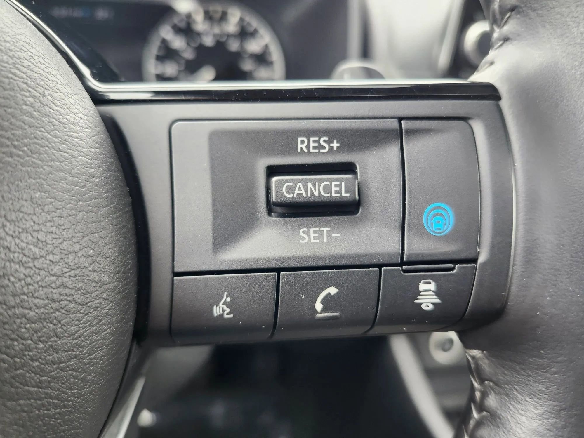 Used 2022 Nissan Rogue SV w/ SV Premium Package image 18