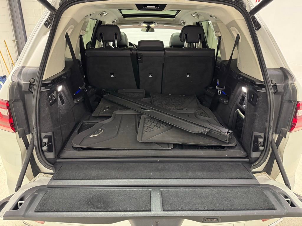 Used 2020 BMW X7 xDrive40i w/ Cold Weather Package image 32