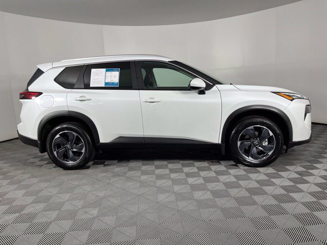 Used 2025 Nissan Rogue SV w/ SV Premium Package FWD image 13