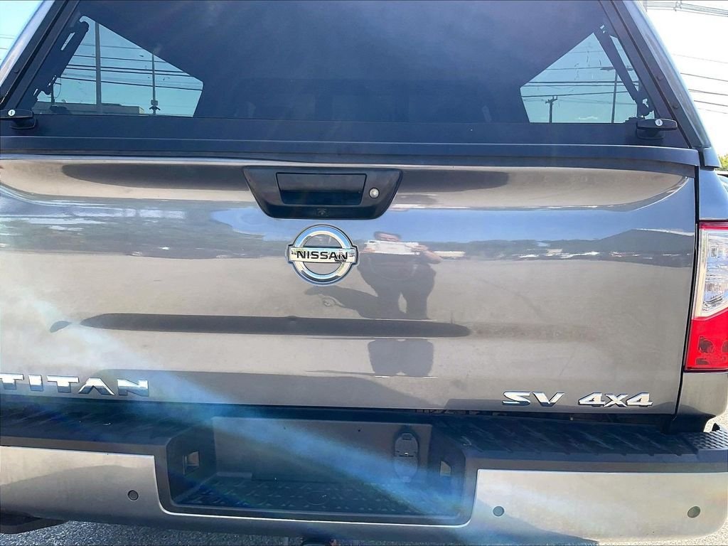Used 2022 Nissan Titan SV w/ SV Convenience Package AWD/4WD image 28