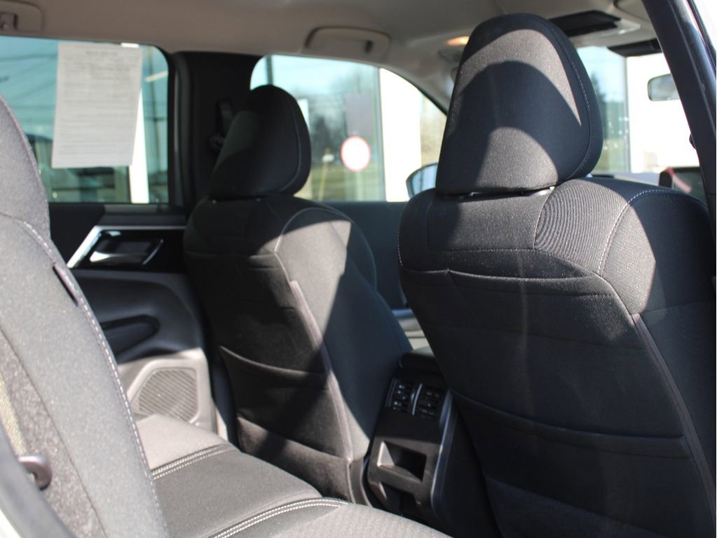 Used 2022 Mitsubishi Outlander ES image 26