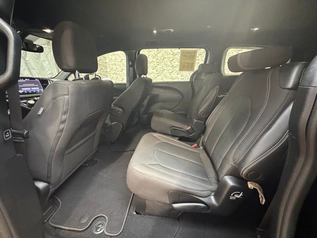 Used 2022 Chrysler Pacifica Touring image 13