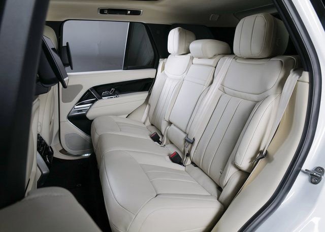 New 2026 Land Rover Range Rover SE image 5