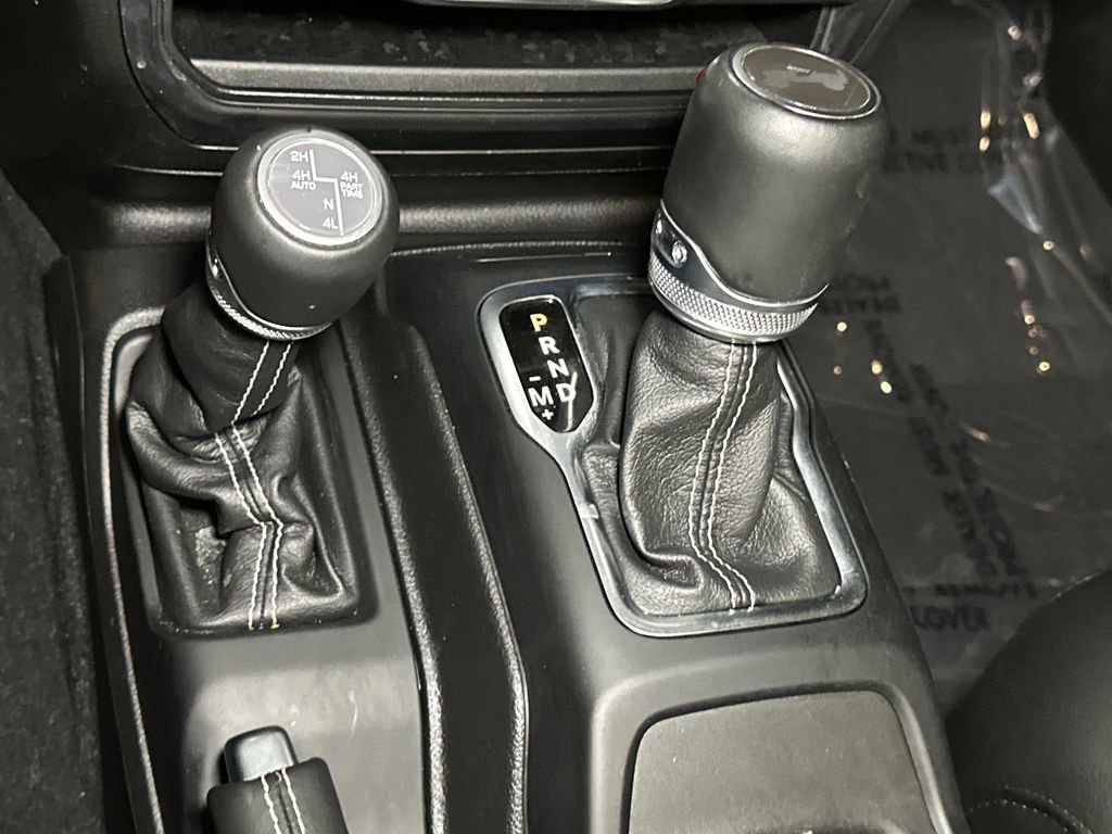 Used 2023 Jeep Wrangler Unlimited Sahara w/ Cold Weather Group AWD/4WD image 24