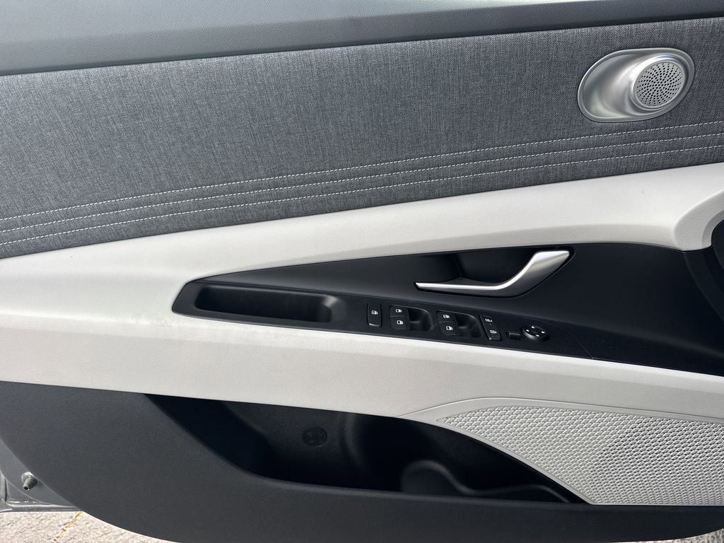 New 2026 Hyundai Elantra Limited FWD image 10