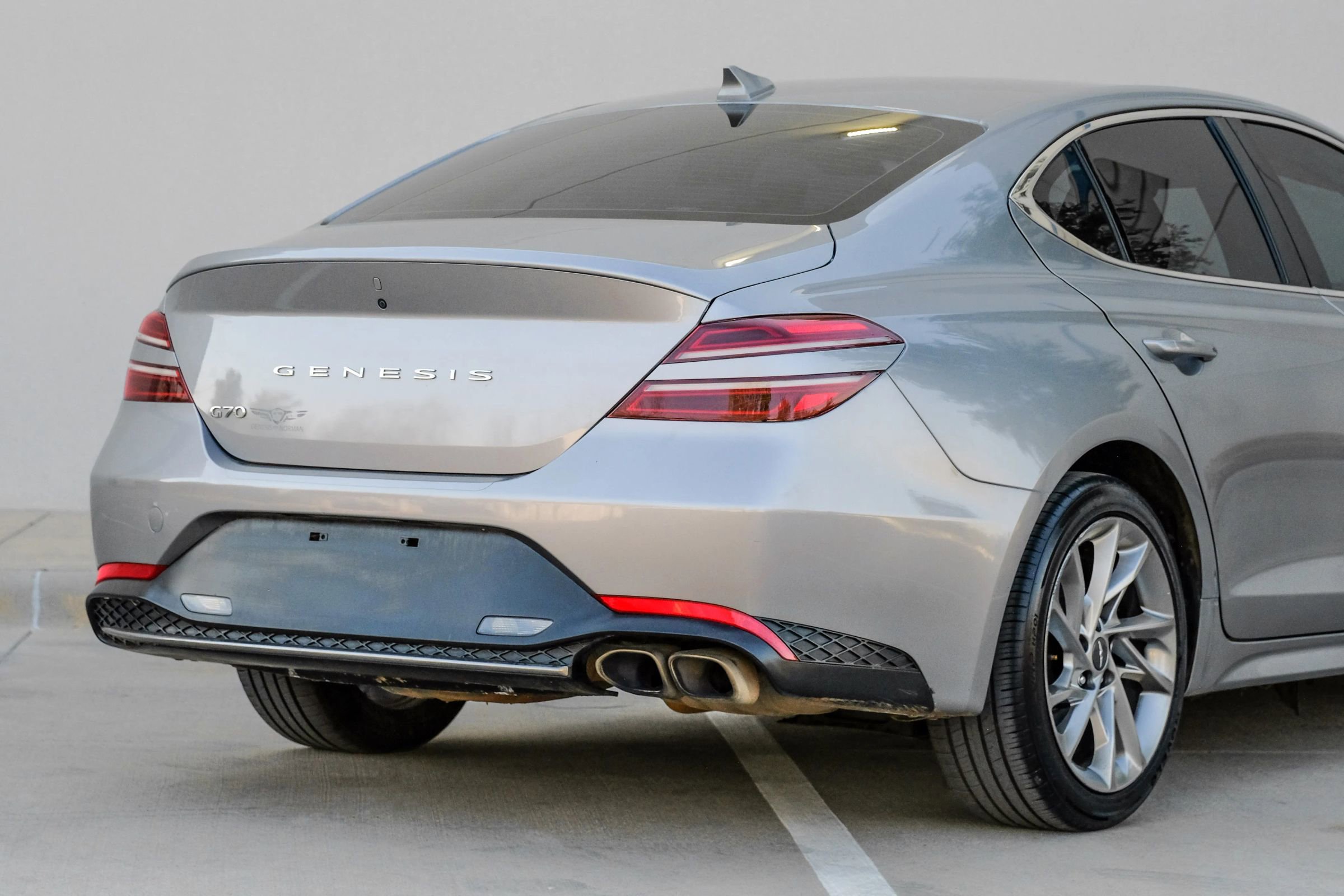 Used 2022 Genesis G70 2.0T image 5