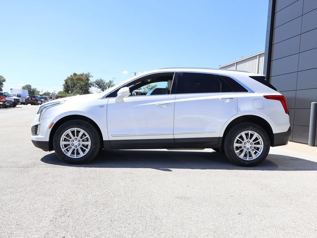 Used 2017 Cadillac XT5 FWD image 2