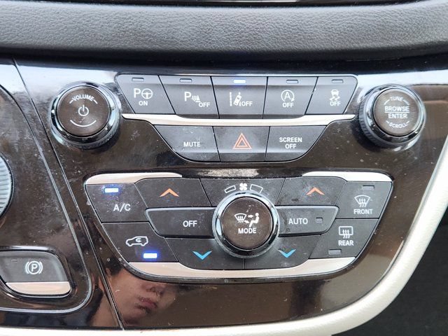 Used 2019 Chrysler Pacifica Touring-L w/ Advanced Safetytec Group FWD image 23